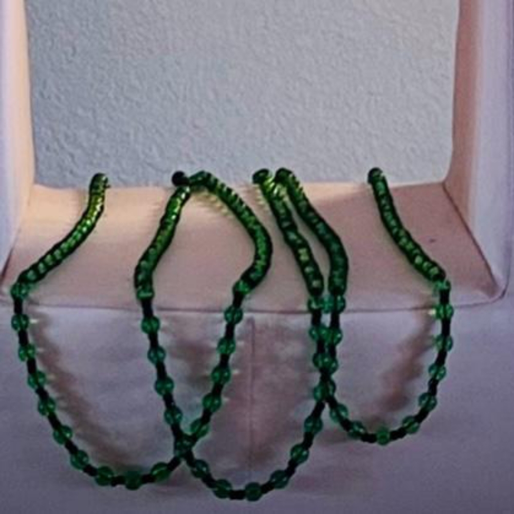 NEW, 5 Beaded Necklaces. Color: Emerald Green. Each Lenght: 25". - Picture 3 of 3